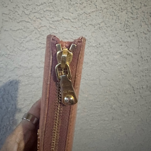 Miu Miu Pink Croc-Embossed Wallet - Picture 9 of 12